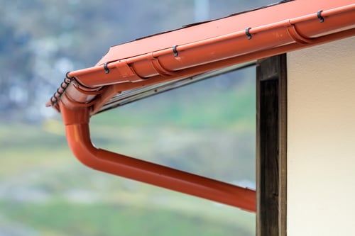 Seamless vs. Sectional Gutters: Why the Joints Matter
